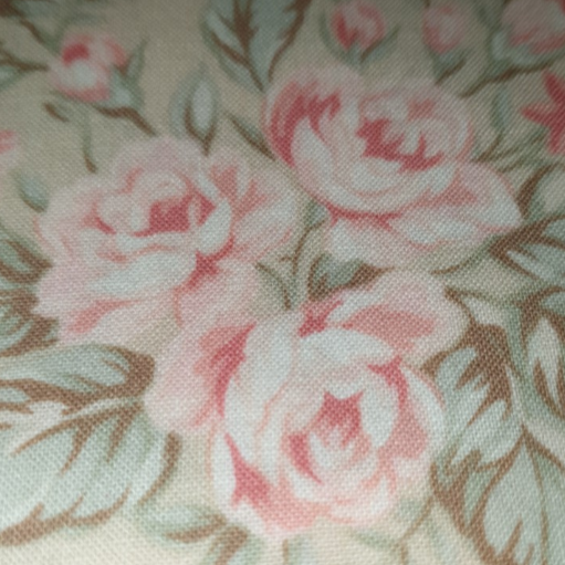Robyn Pandolph Somerset Cottage RJR Rose bouquets on cream