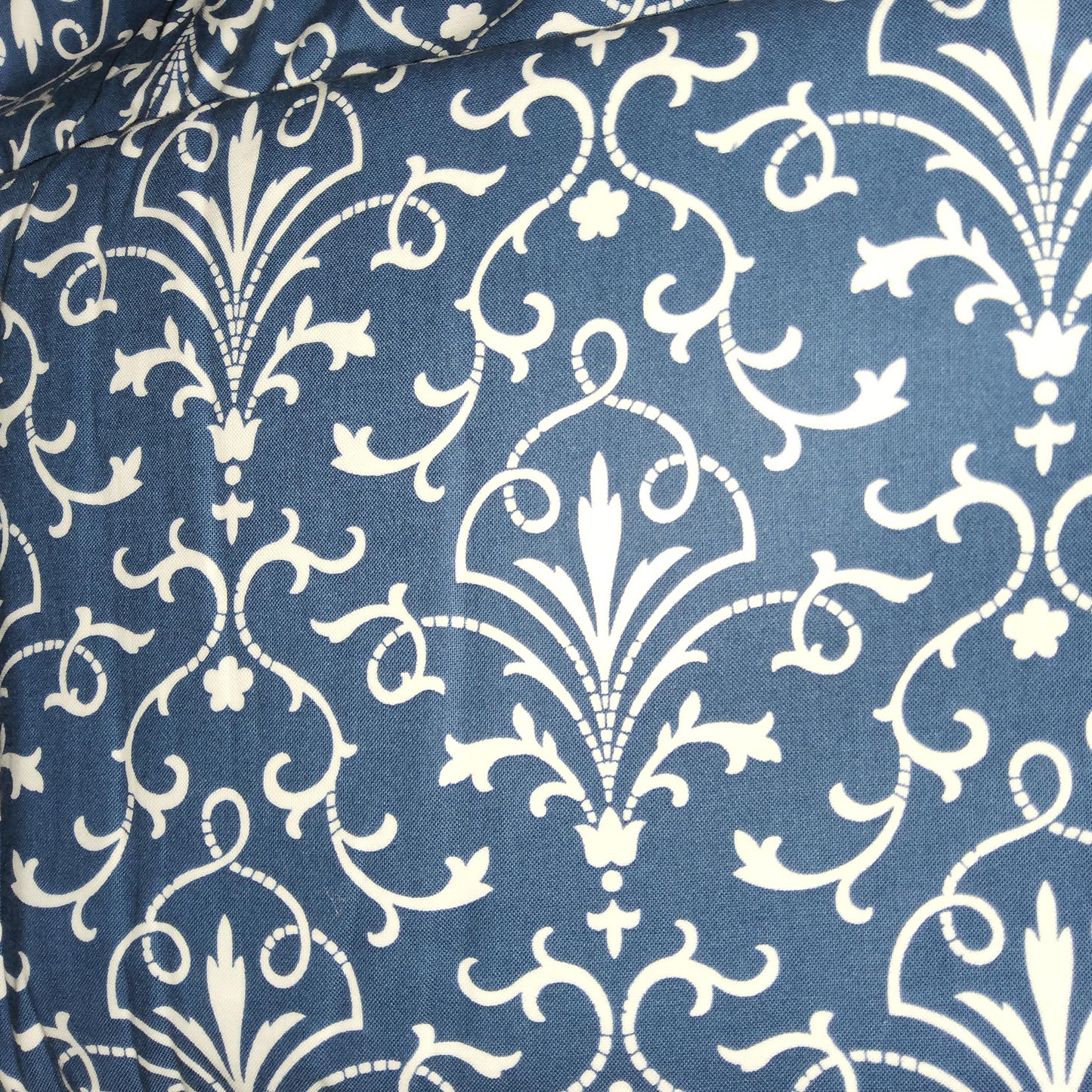 Timeless Treasures Alice-C 4243 navy white damask