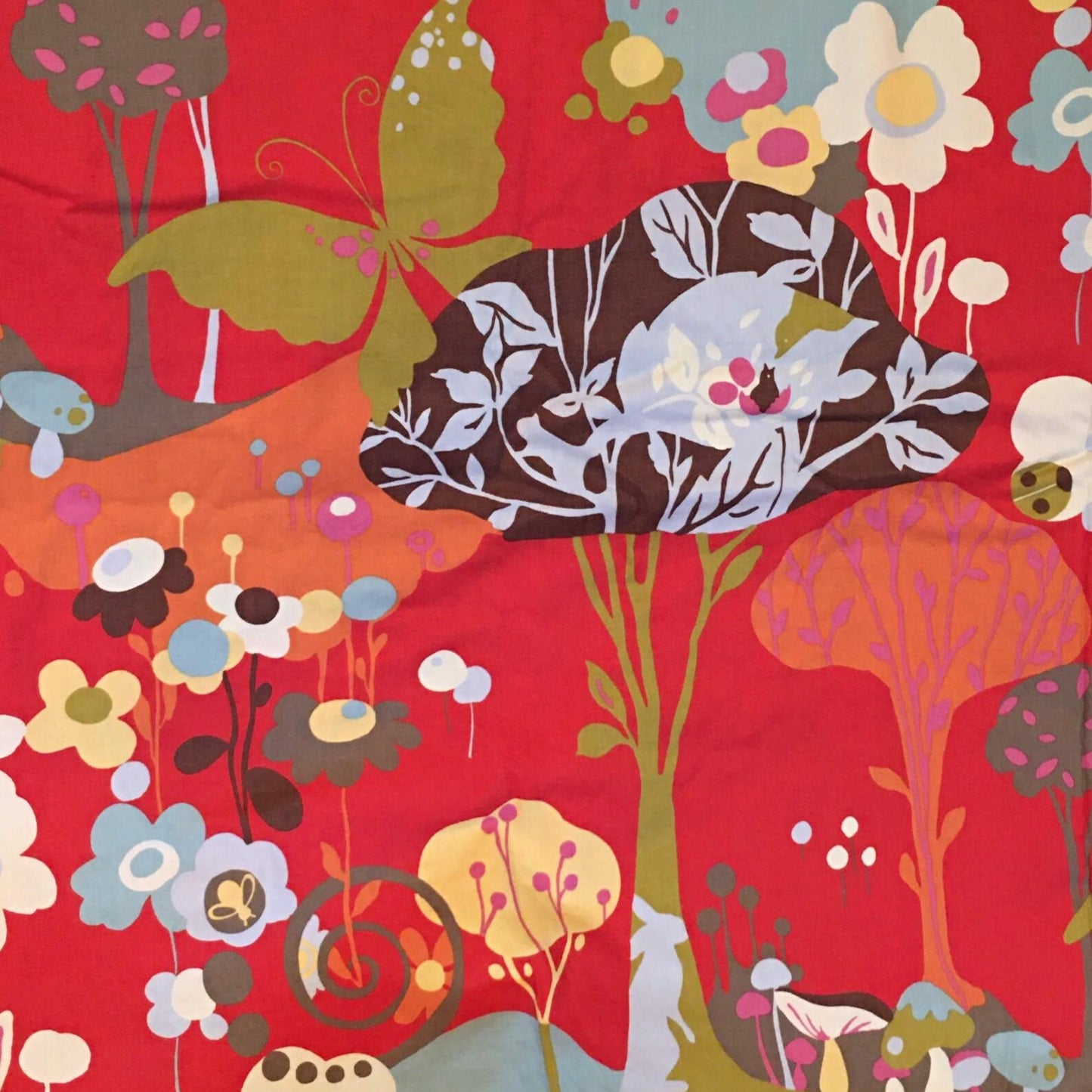 Momo - Wonderland scene in red 32100-15 Tea Time Tomato