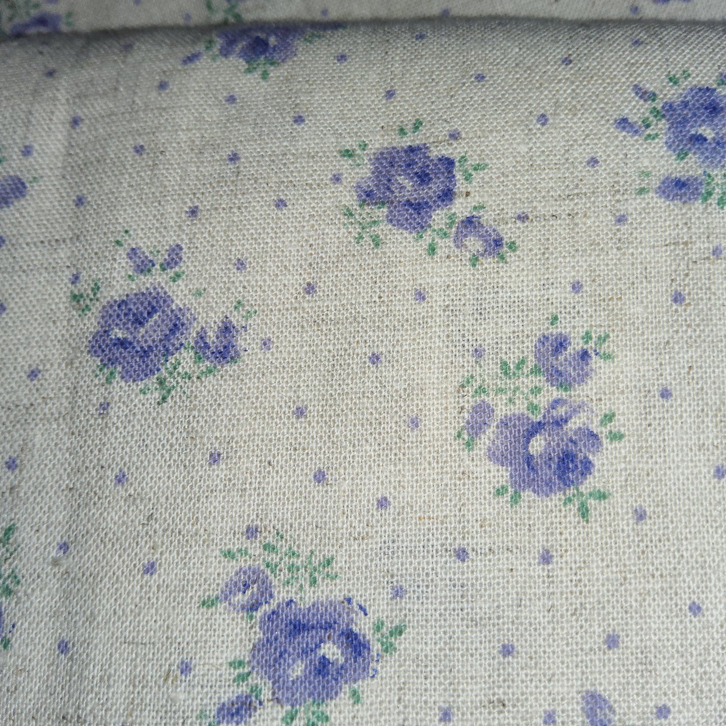 Yuwa linen/cotton mini violet roses with violet pindot *