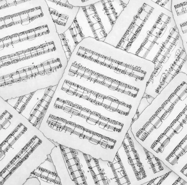 Timeless treasures sheet music scattered in white GM-C 6820 (music notes)