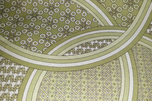 Moda - Urban Chiks - Summer in the City 31003-21 Avocado Calico