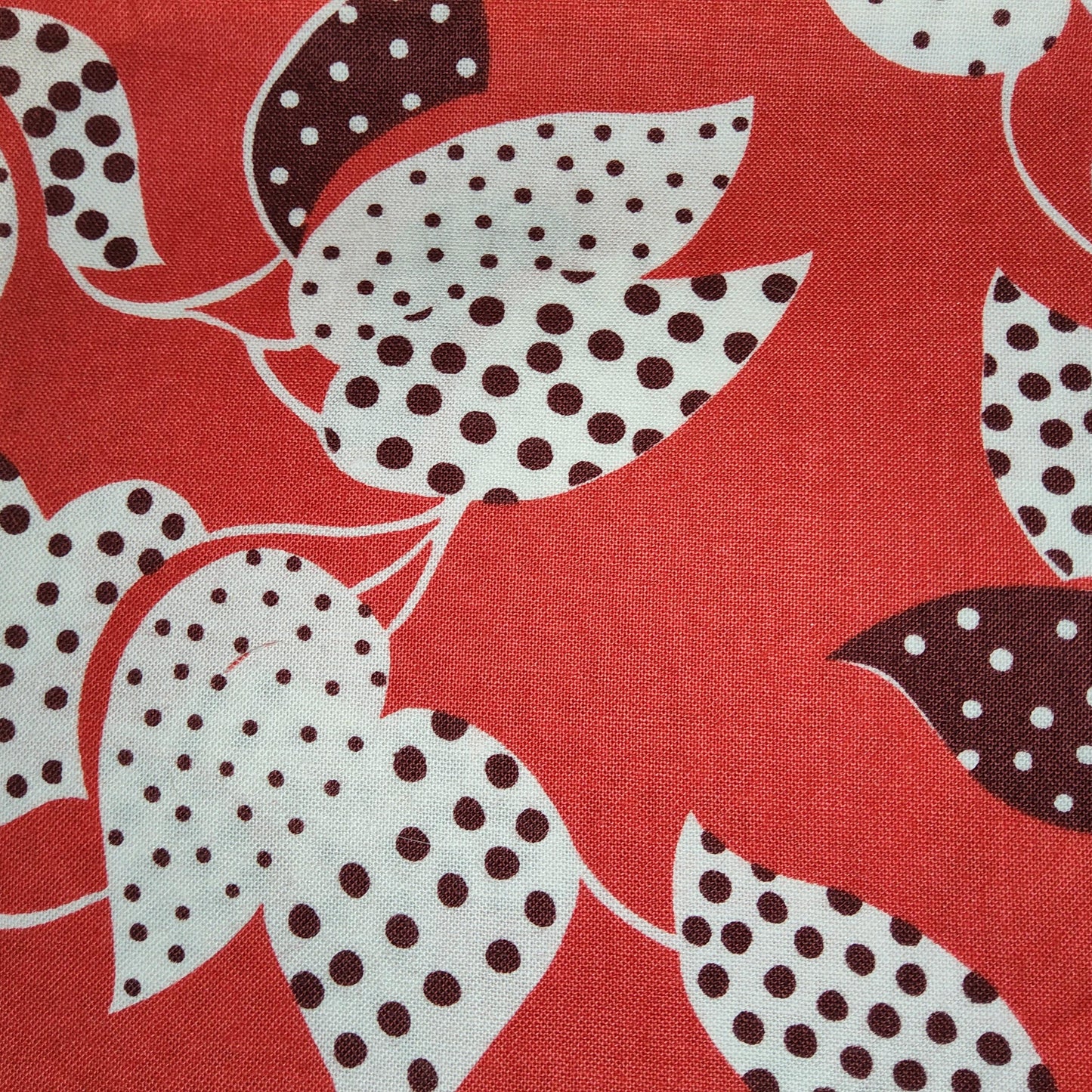 Denyse Schmidt - Flea Market Fancy - Leaf & Dot - Red PWDS024