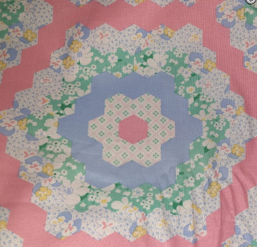 Moda - Chloe's Closet - Apron Strings 15480 hexagon quilt print