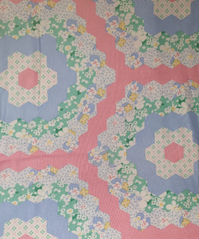 Moda - Chloe's Closet - Apron Strings 15480 hexagon quilt print